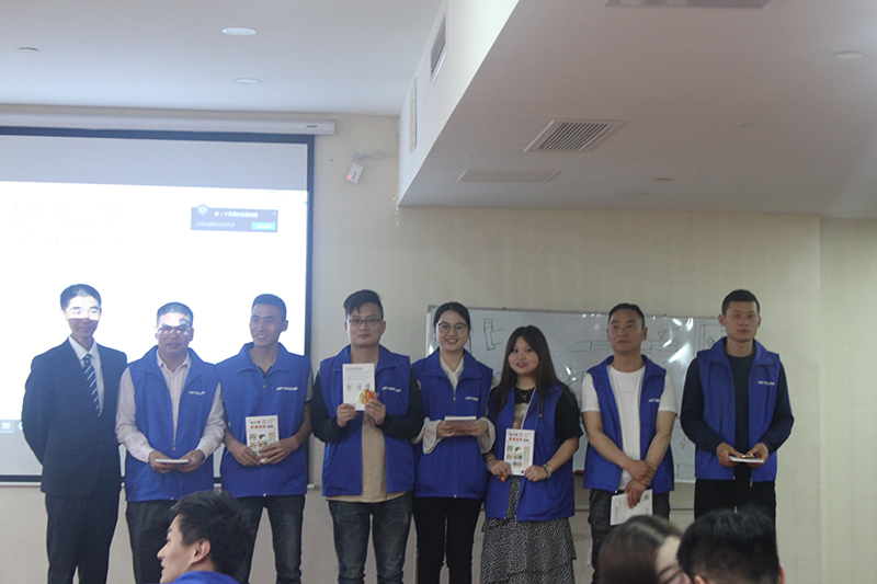 海創(chuàng)商學(xué)院培訓(xùn).jpg 海創(chuàng)集成墻面加盟.jpg