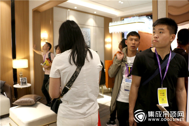 海創(chuàng)嘉興展會現(xiàn)場.jpg 海創(chuàng)嘉興集成吊頂展.jpg