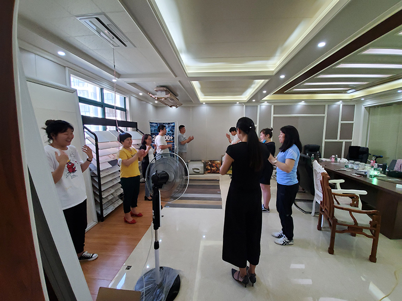 海創(chuàng)商學(xué)院培訓(xùn).jpg 海創(chuàng)集成墻面.jpg